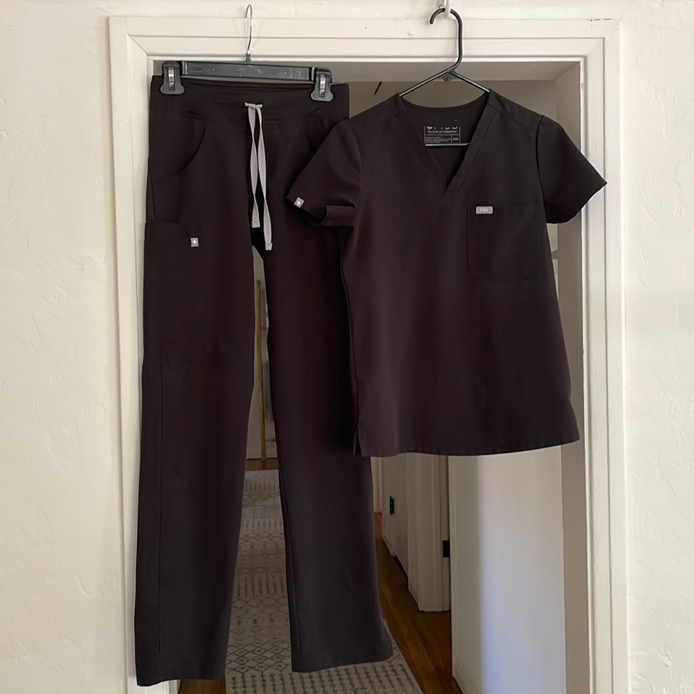 Figs Black Scrub set